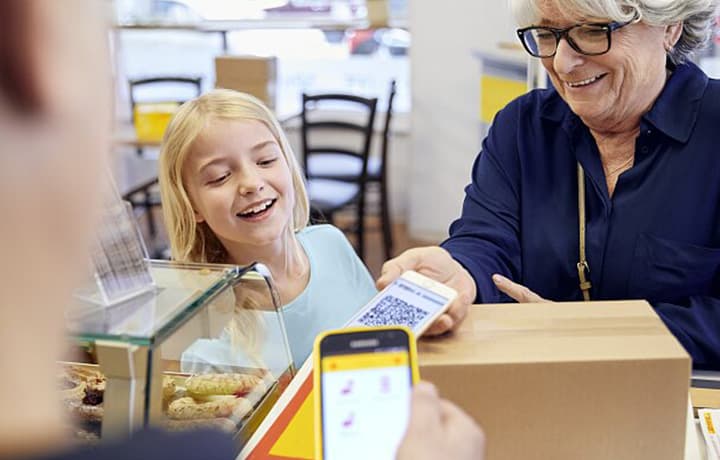 Pachet DHL cu eticheta AWB si urmarire colet DHL afisata pe platforma woot.ro